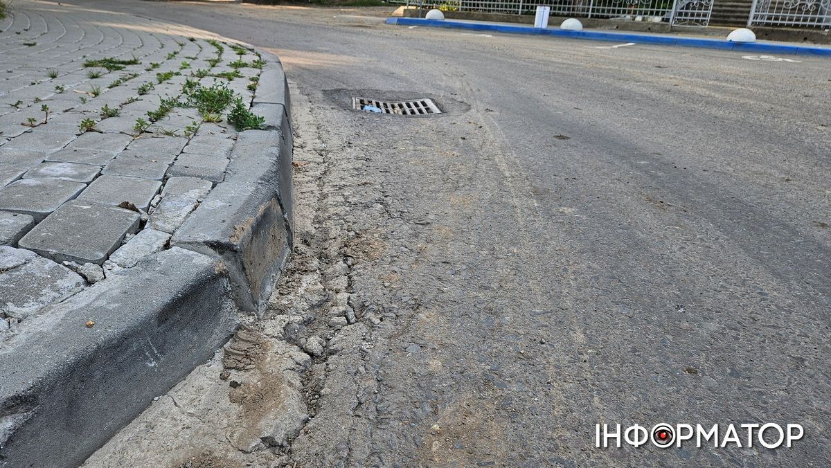 Що до, що після: проблемні люки вул. Валової в Коломиї 7