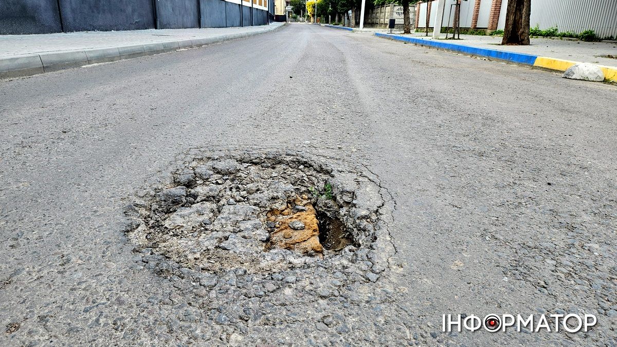Що до, що після: проблемні люки вул. Валової в Коломиї 6