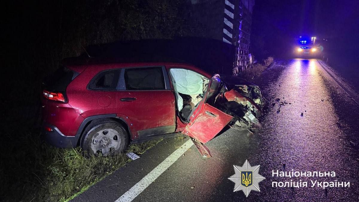 У Майдані вночі зіткнулися мікроавтобус і легковик, є потерпілі