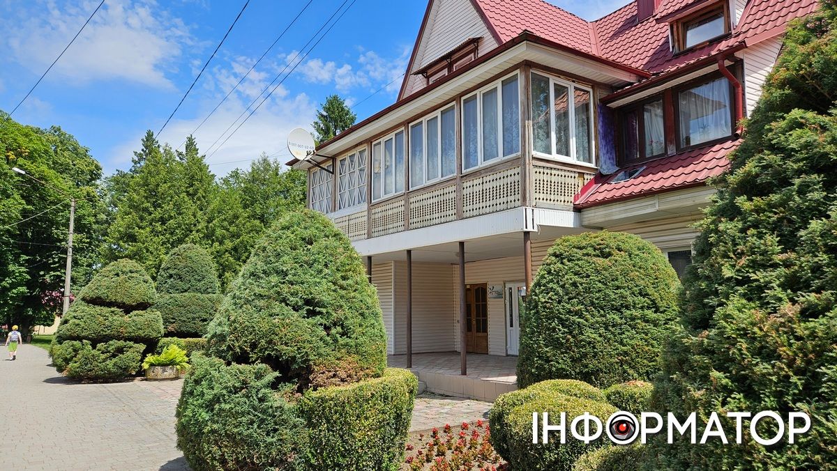 Частину будівлю в центрі Яремче влада продає за ціною малосімейки