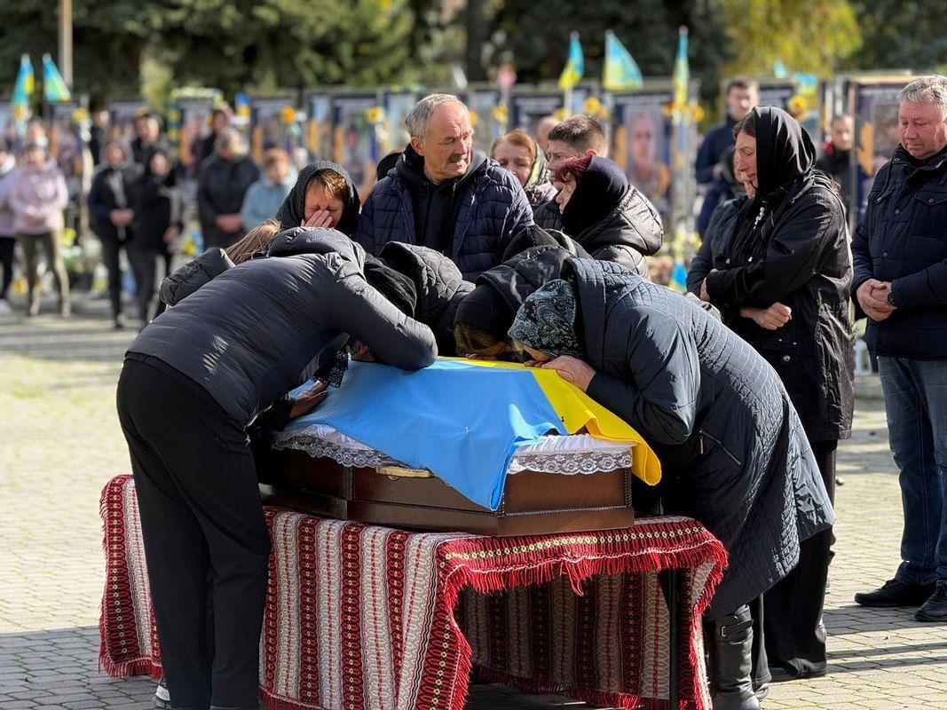 До Отинії "на щиті" повернувся захисник Петро Москалюк 3