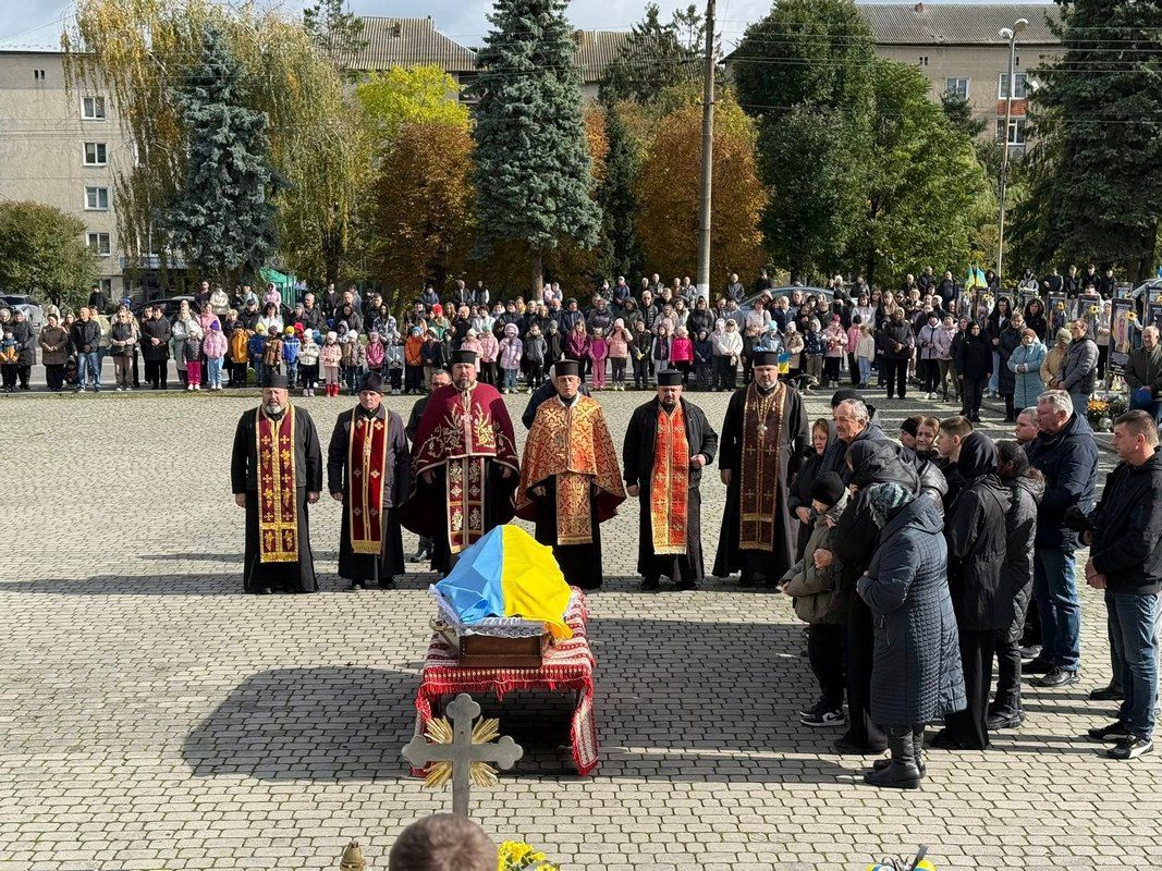 До Отинії "на щиті" повернувся захисник Петро Москалюк 4