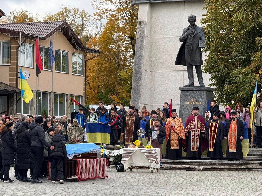До Отинії "на щиті" повернувся захисник Петро Москалюк 2
