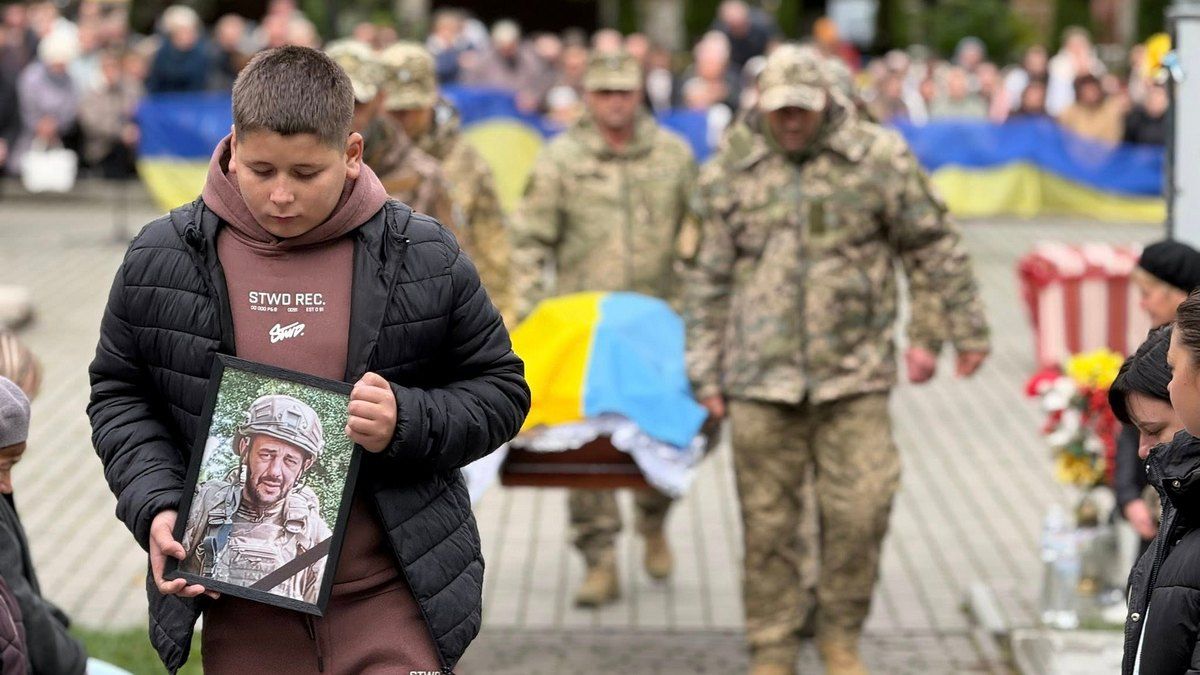 До Отинії "на щиті" повернувся захисник Петро Москалюк 1