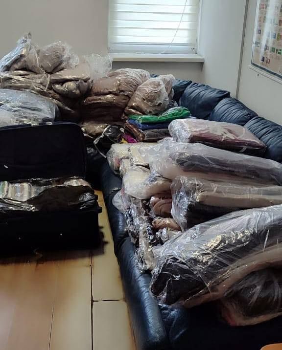 Прикарпатців спіймали на спробі незаконного ввезення косметики та одягу 2