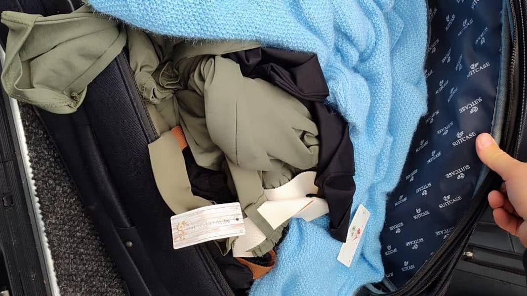 Прикарпатців спіймали на спробі незаконного ввезення косметики та одягу 3