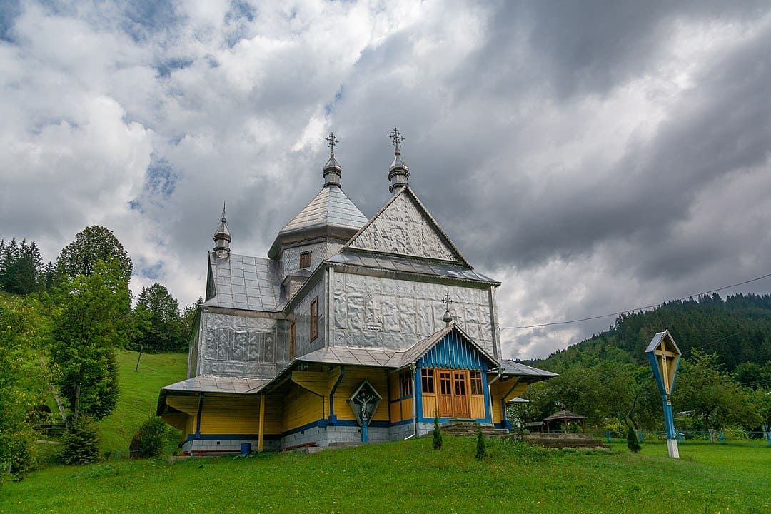 Церква Пресвятої Трійці у селі Верхній Ясенів. Фото: Demmarcos