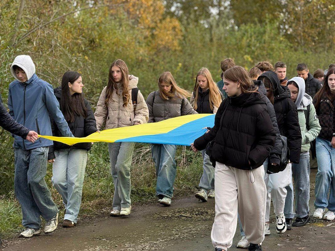 Отинійська громада провели на вічний спочинок воїна Петра Москалюка 5