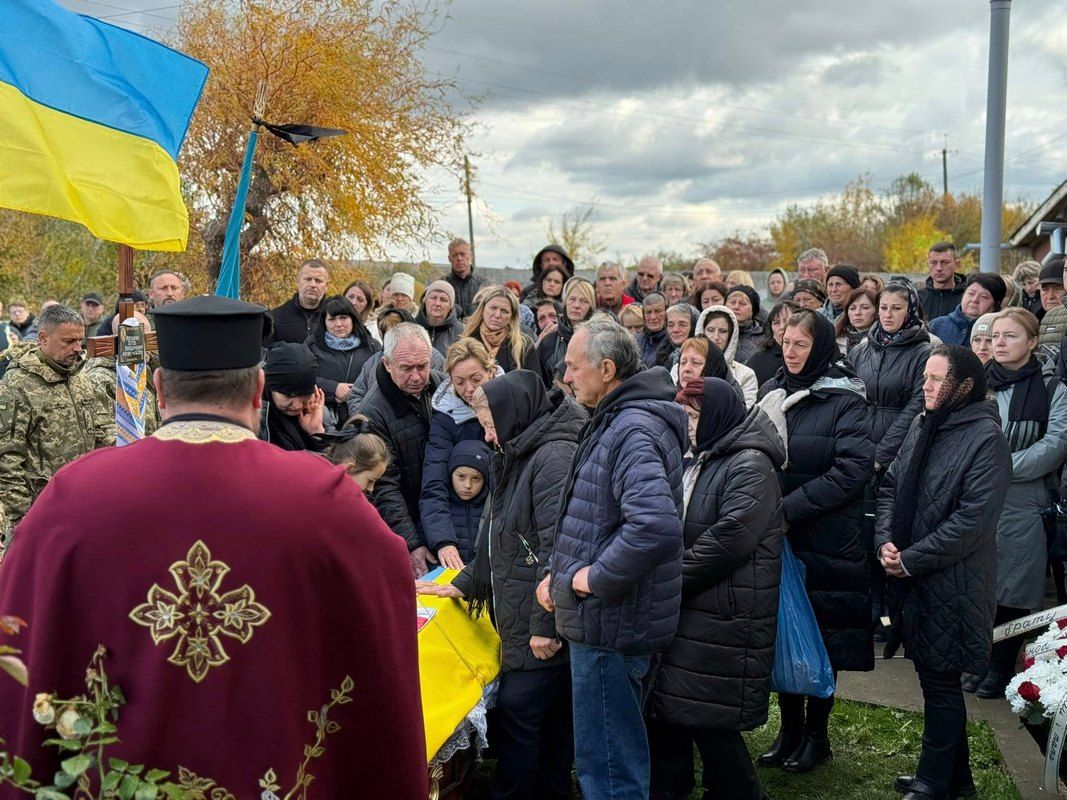 Отинійська громада провели на вічний спочинок воїна Петра Москалюка 1