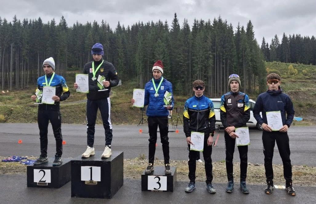 Нагородження призерів чемпіонату України з лижного двоборства. Фото: ІФ ОКДЮСШ