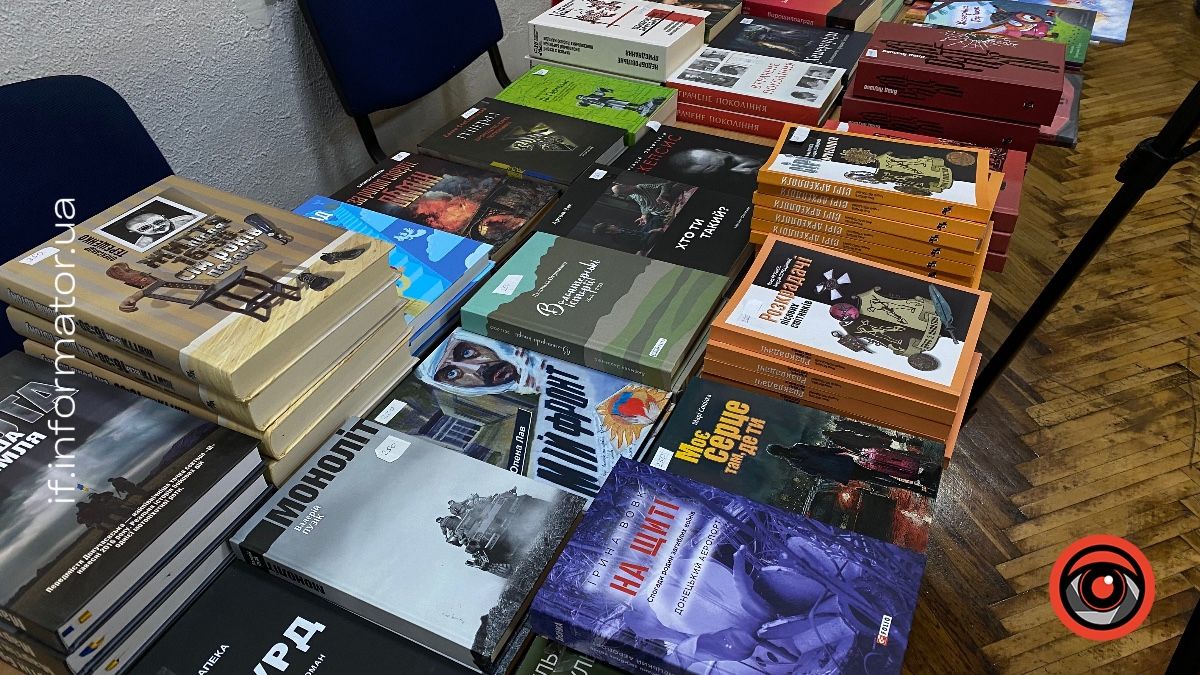 У Надвірній відбулась презентація книги "Карателі" ветерана Влада Якушева 3