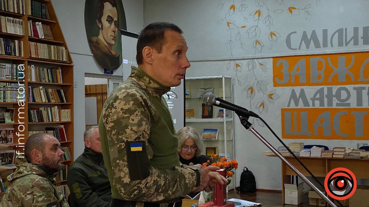 У Надвірній відбулась презентація книги "Карателі" ветерана Влада Якушева 1