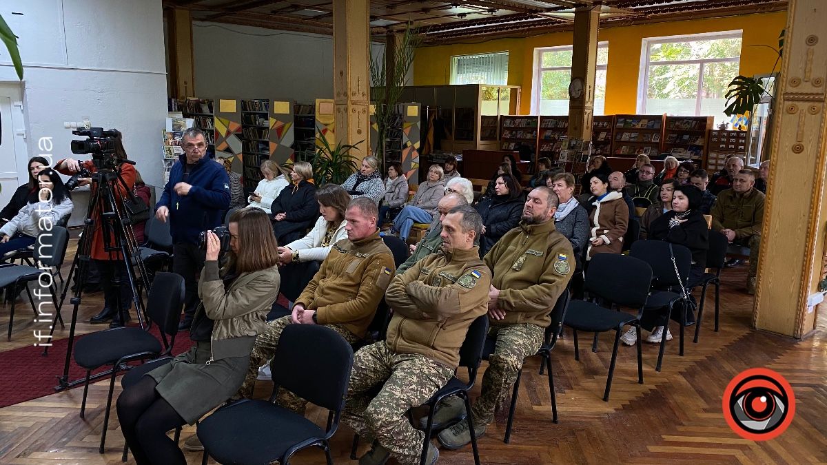 У Надвірній відбулась презентація книги "Карателі" ветерана Влада Якушева 2