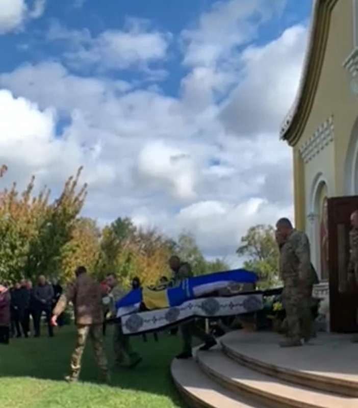 У Матеївецькій громаді попрощалися із захисником Василем Янковим 5