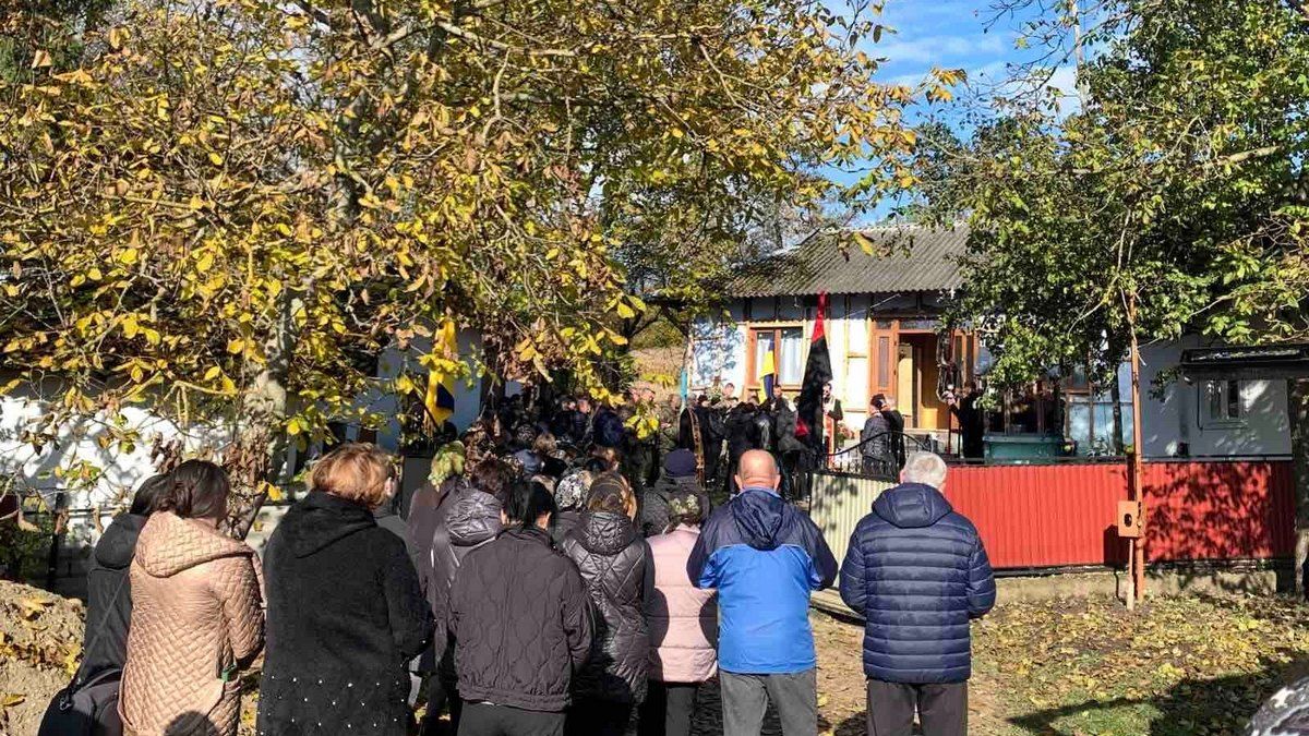 У Матеївецькій громаді попрощалися із захисником Василем Янковим 1