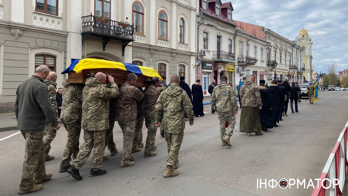 "На щиті" повернувся воїн Петро Глек з Коломийської громади 13