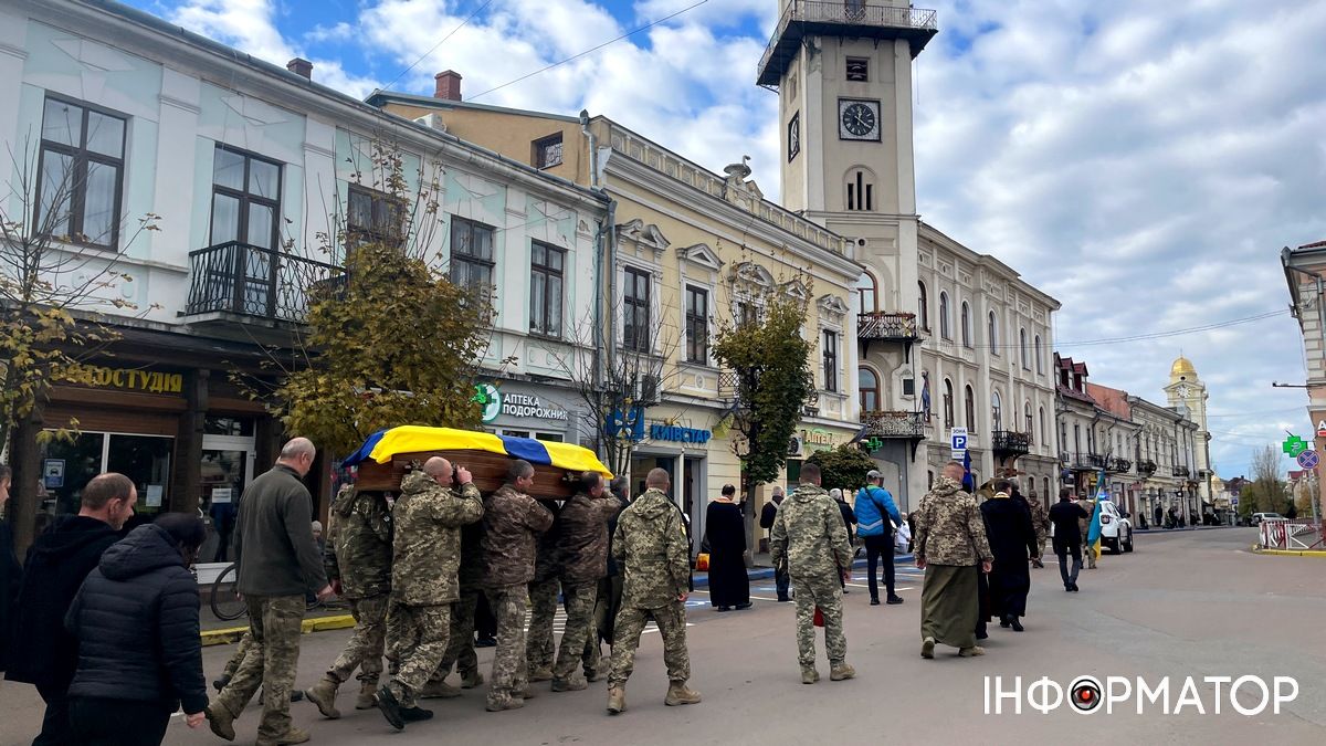 "На щиті" повернувся воїн Петро Глек з Коломийської громади 12