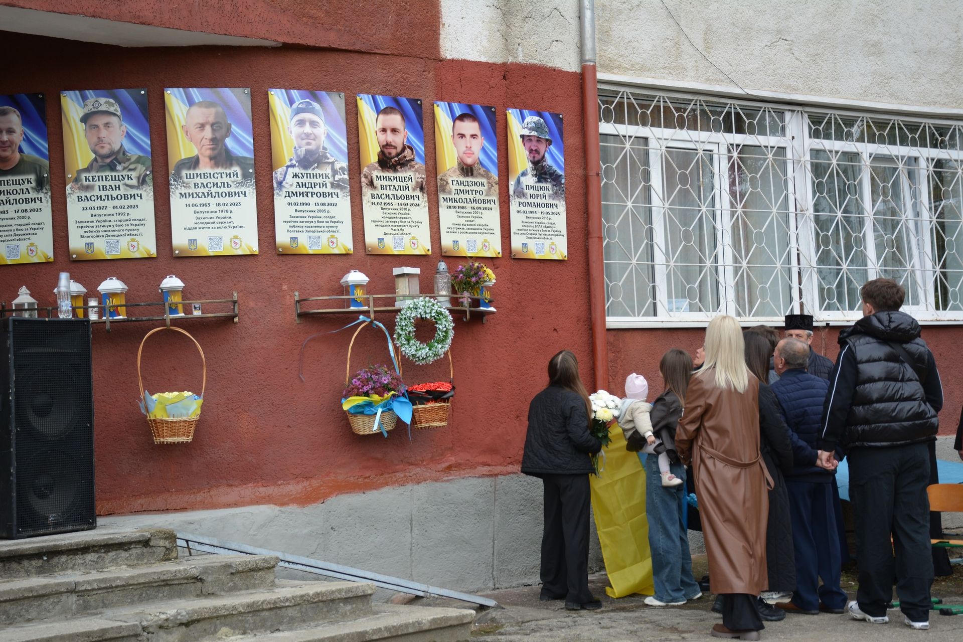 На Надвірнянщині відкрили памʼятну дошку загиблому Герою Юрію Пицюку 7