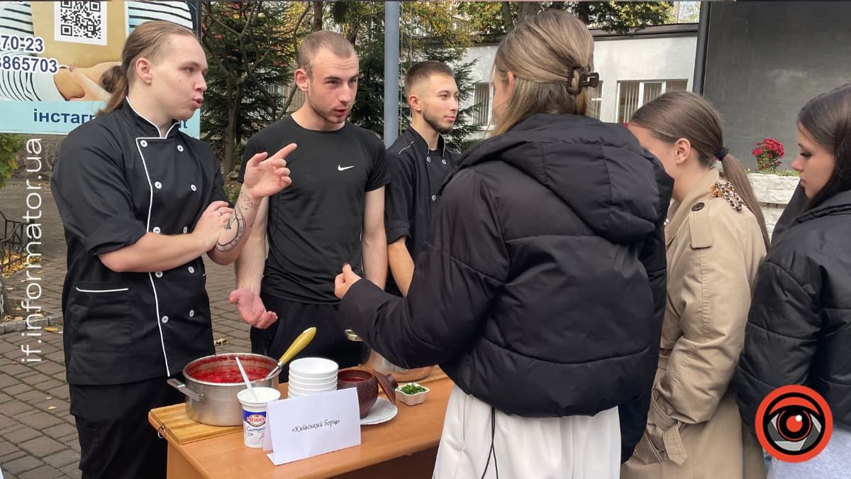 В Івано-Франківську відбувся фестиваль борщу 6
