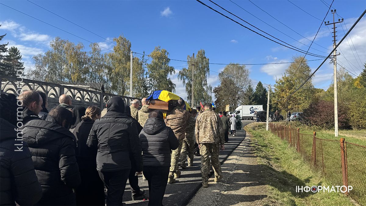 У Шепарівцях провели на вічний спочинок воїна Петра Глека 5