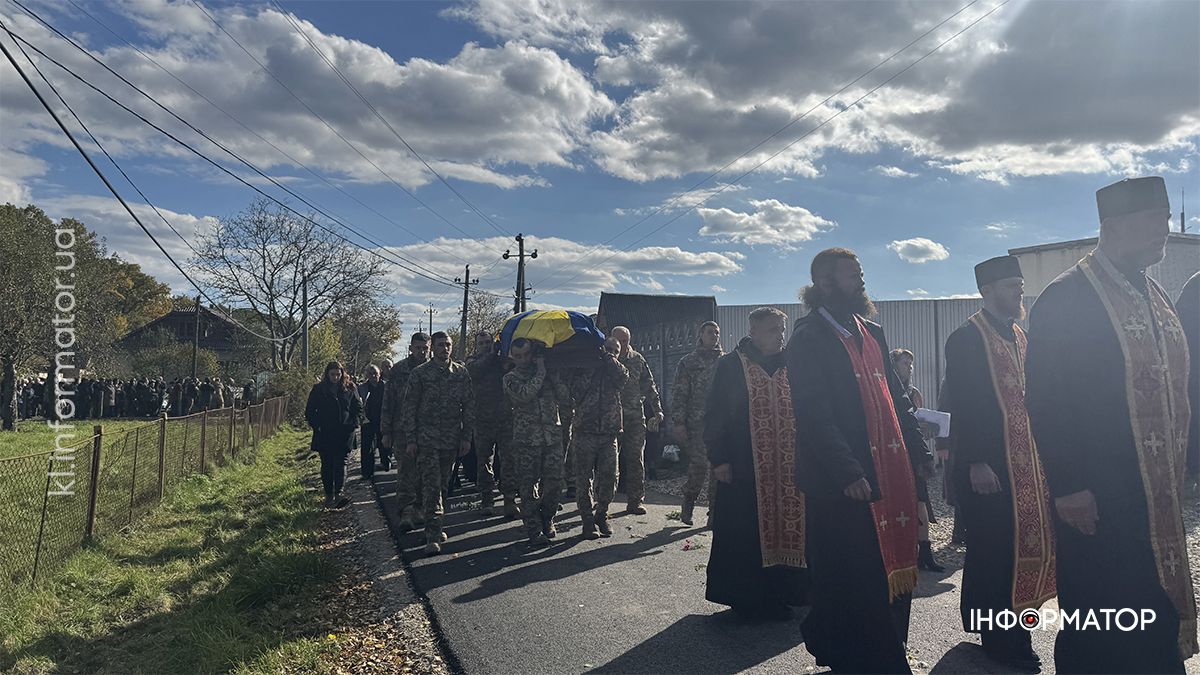 У Шепарівцях провели на вічний спочинок воїна Петра Глека 7