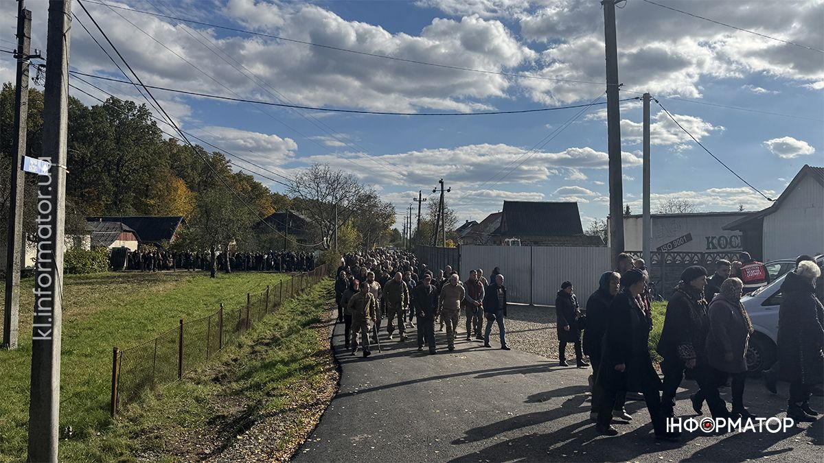 У Шепарівцях провели на вічний спочинок воїна Петра Глека 8