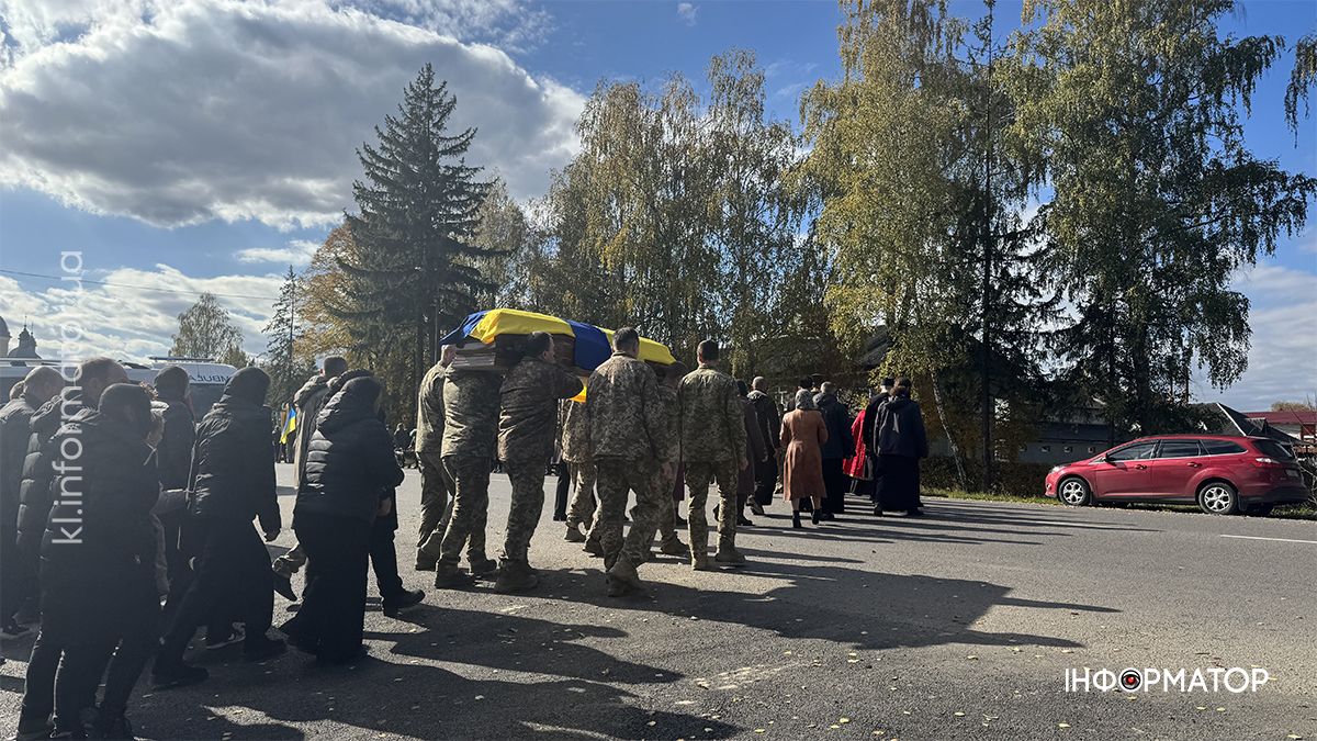 У Шепарівцях провели на вічний спочинок воїна Петра Глека 10