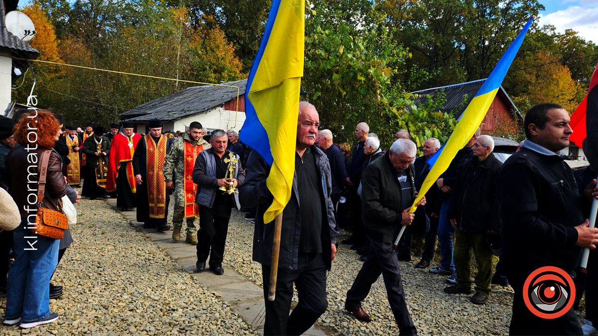 У Шепарівцях провели на вічний спочинок воїна Петра Глека 3