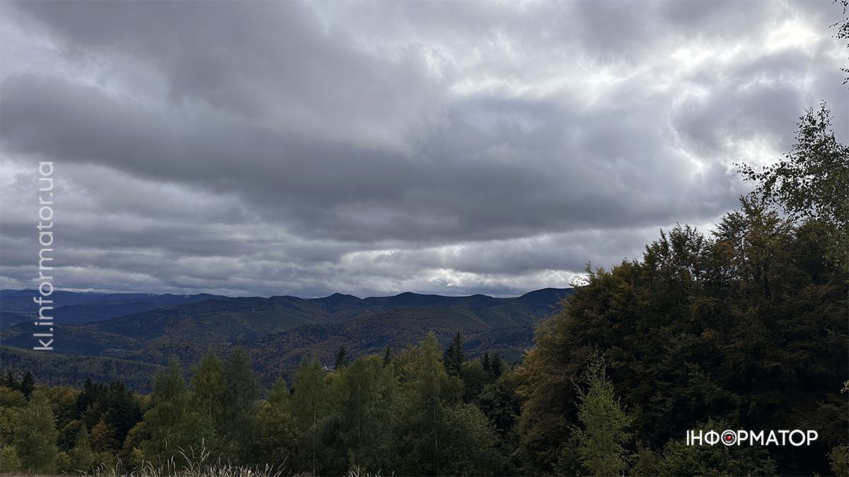 Туманні стежки і золоте листя: фоторепортаж з осінніх Карпат 21