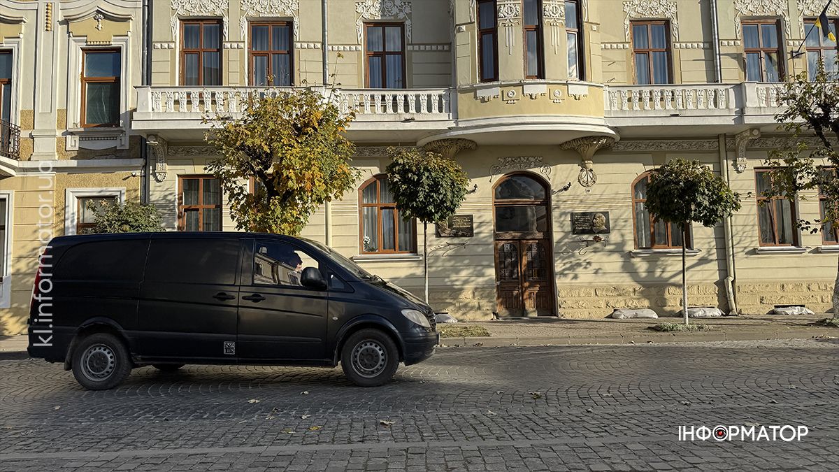 Коломияни на колінах зустріли скорботний кортеж з тілом воїна Сергія Боледзюка 1