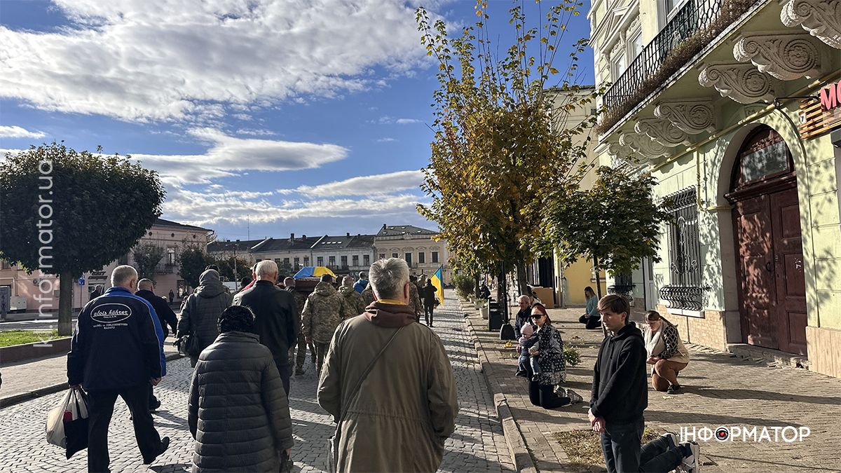 У Коломиї попрощались з померлим воїном Сергієм Боледзюком 9