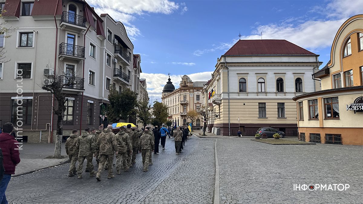 У Коломиї попрощались з померлим воїном Сергієм Боледзюком 4