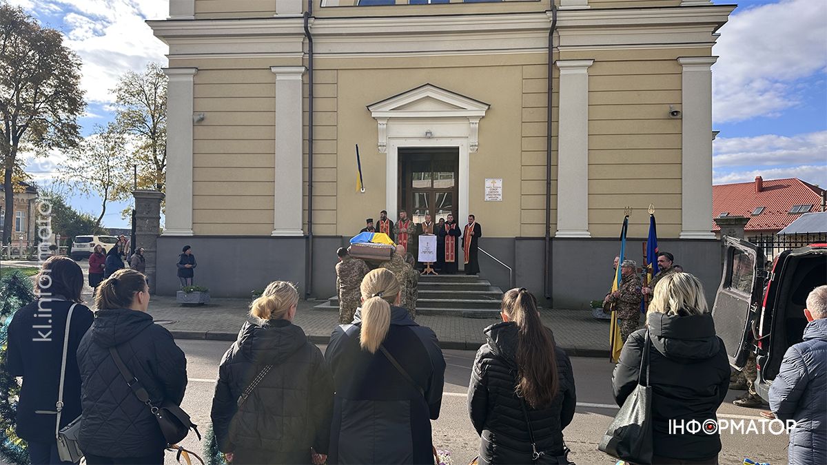 У Коломиї попрощались з померлим воїном Сергієм Боледзюком 12
