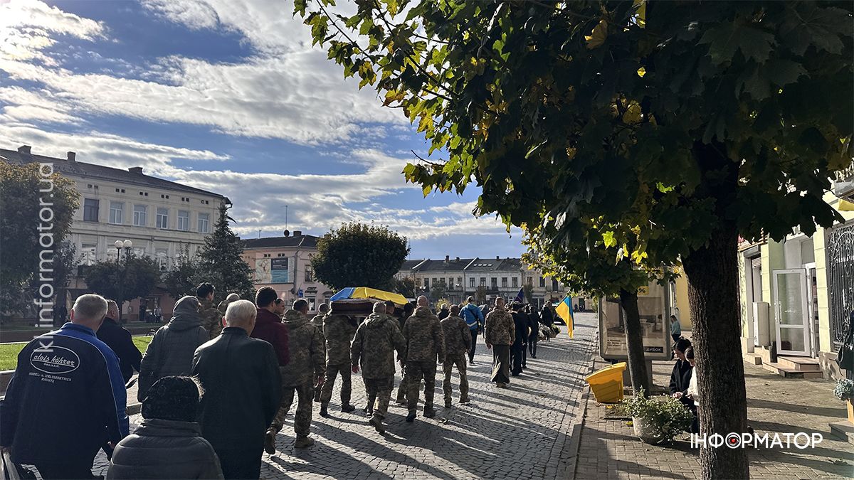 У Коломиї попрощались з померлим воїном Сергієм Боледзюком 11
