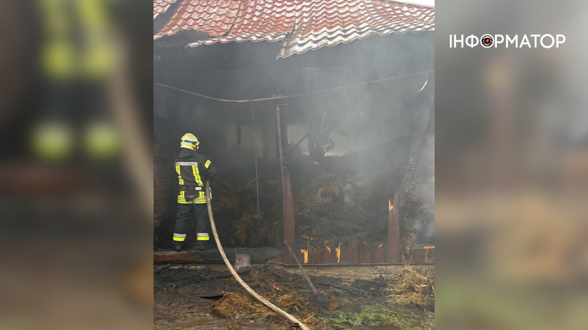 На Коломийщині горіли житловий будинок та господарські будівлі 1