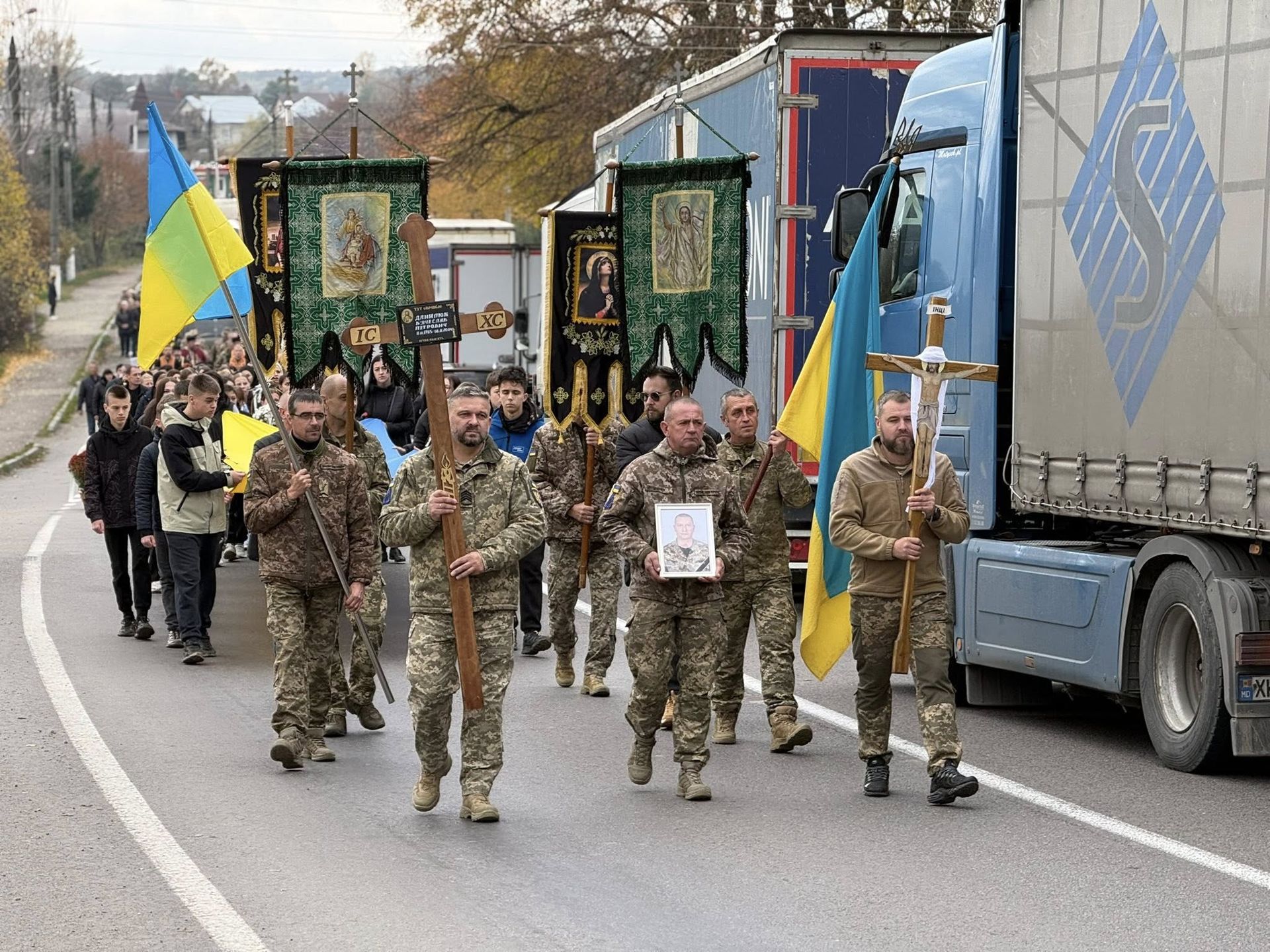 На Коломийщині провели в останню дорогу загиблого воїна Вʼячеслава Данилюка 2