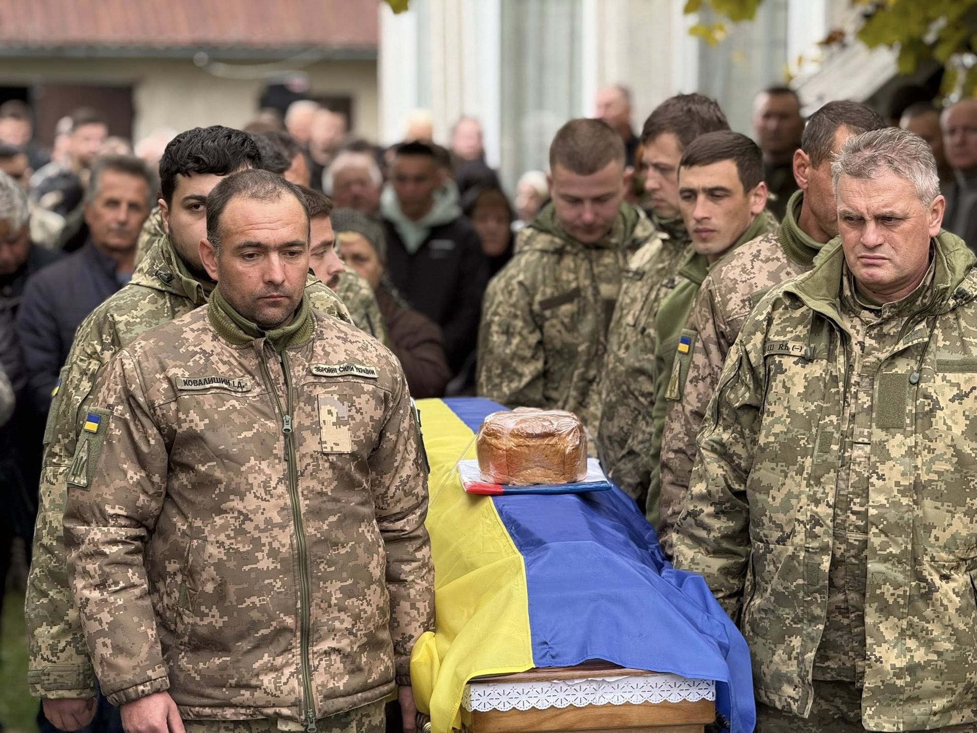 На Коломийщині провели в останню дорогу загиблого воїна Вʼячеслава Данилюка 5