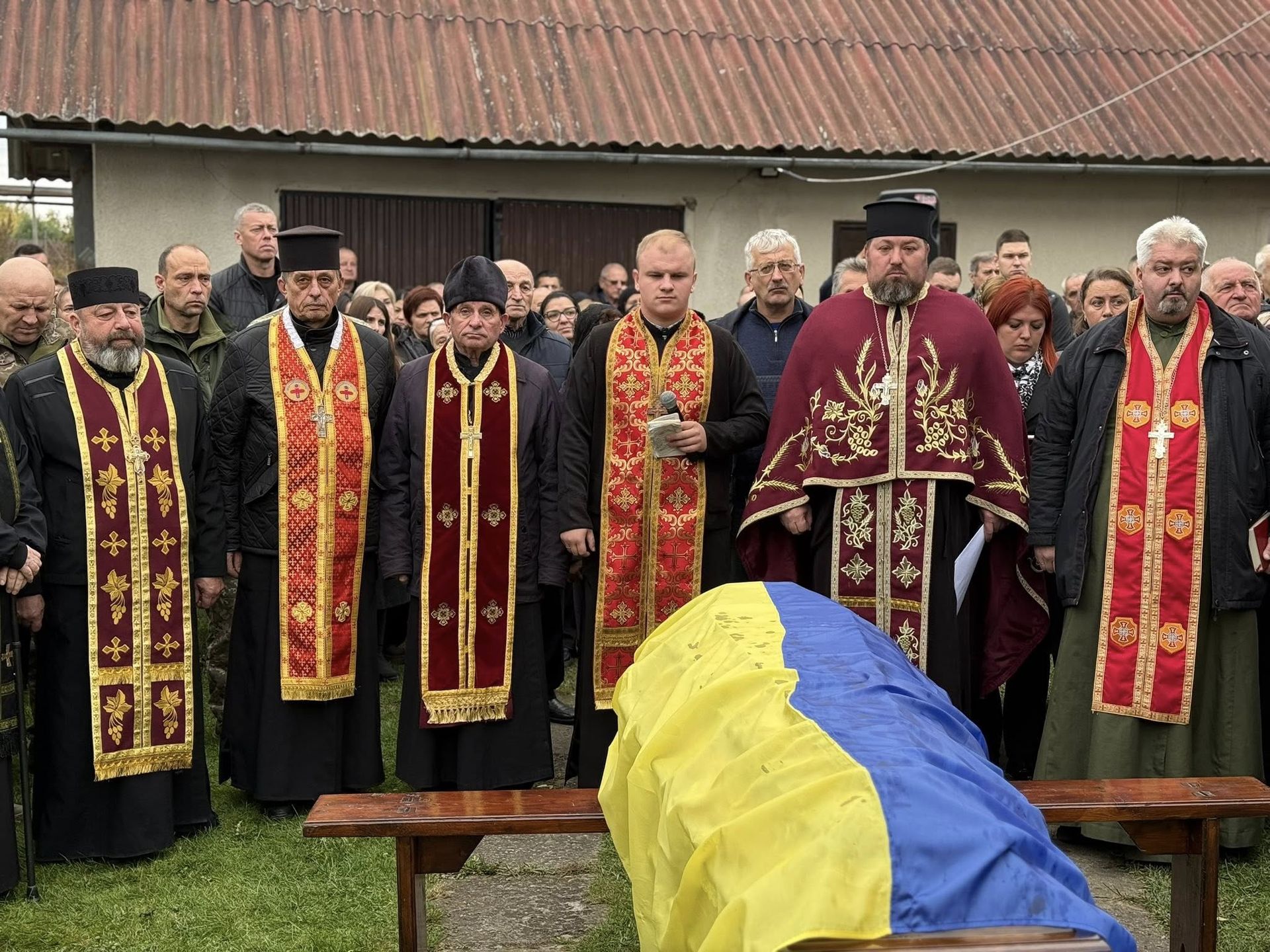 На Коломийщині провели в останню дорогу загиблого воїна Вʼячеслава Данилюка 10