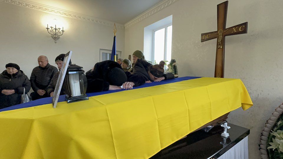 У Надвірній попрощались із загиблим Героєм Євгеном Куриляком 12