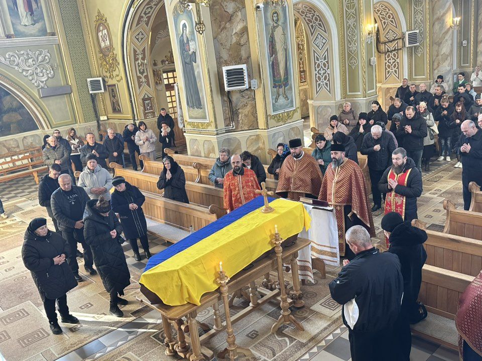 У Надвірній попрощались із загиблим Героєм Євгеном Куриляком 13