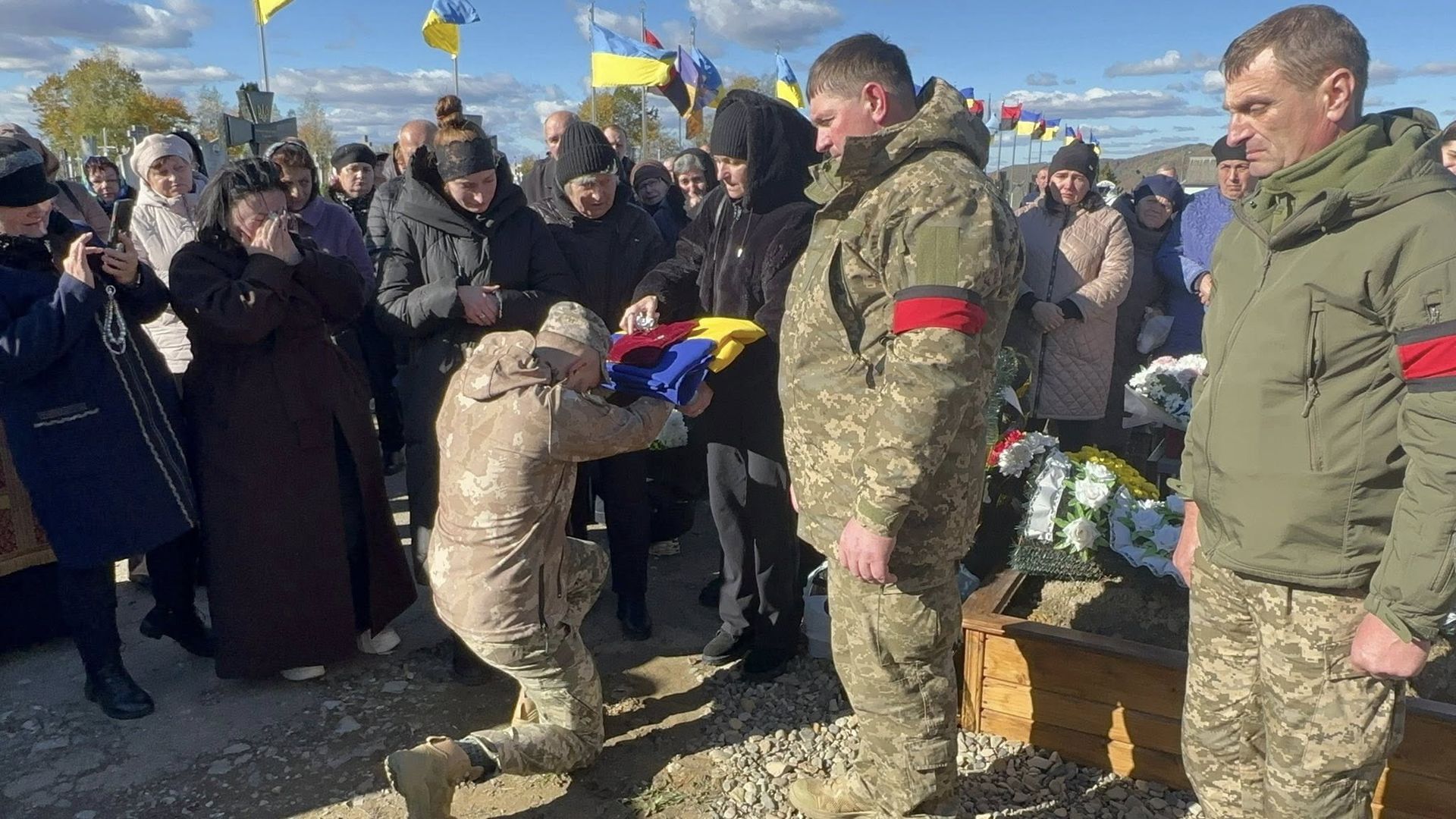 У Надвірній попрощались із загиблим Героєм Євгеном Куриляком 14