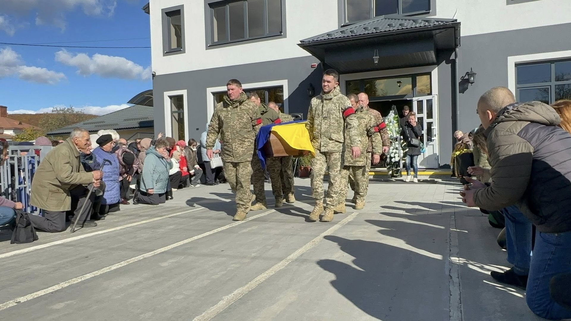 У Надвірній попрощались із загиблим Героєм Євгеном Куриляком 16