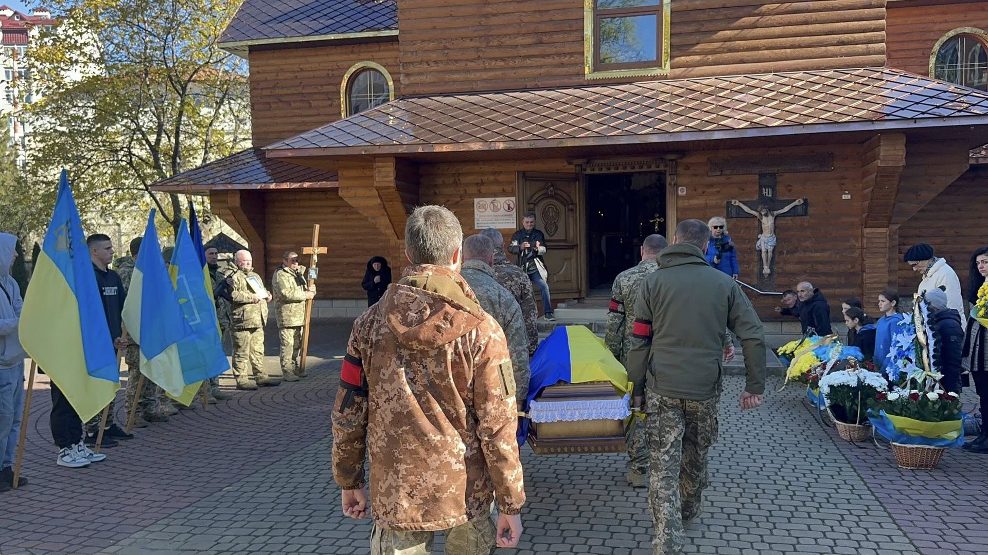 У Надвірній попрощались із загиблим Героєм Михайлом Сагайдою 3