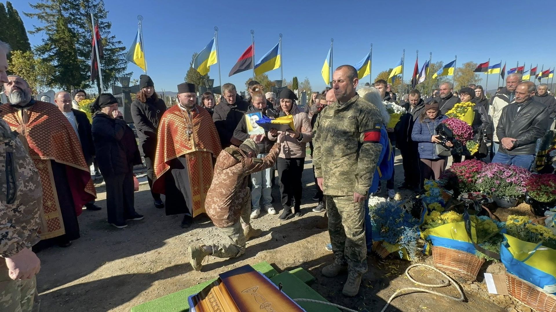 У Надвірній попрощались із загиблим Героєм Михайлом Сагайдою 15
