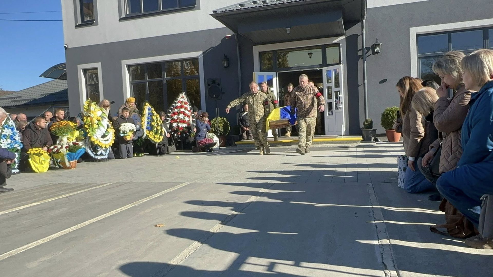 У Надвірній попрощались із загиблим Героєм Михайлом Сагайдою 14