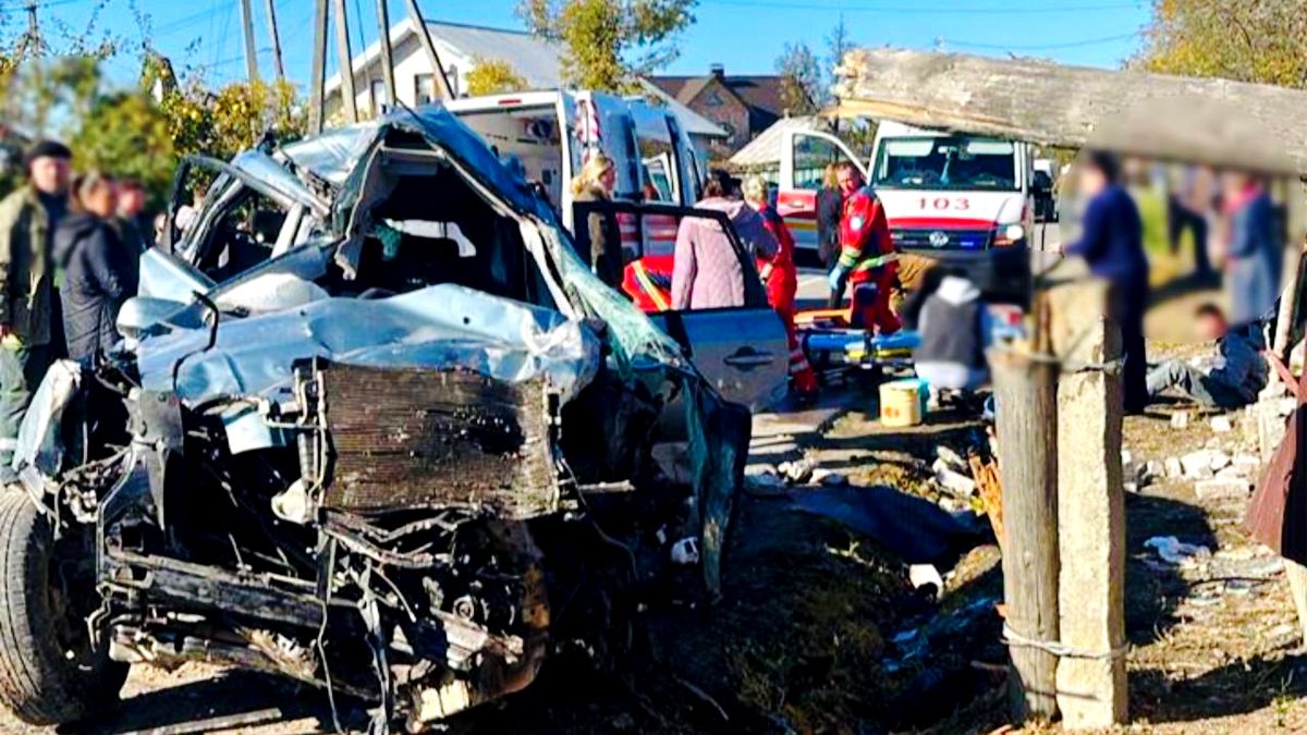 Смертельна ДТП на Надвірнянщині: автівка врізалася в огорожу