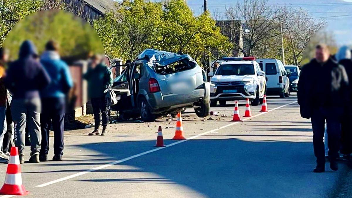 Смертельна ДТП на Надвірнянщині: автівка врізалася в огорожу 2