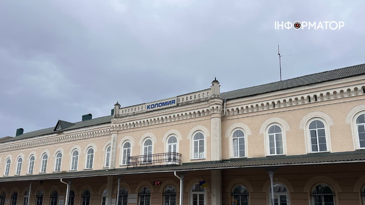 Через обстріли на кілька годин затримуються потяги, що курсують через Прикарпаття