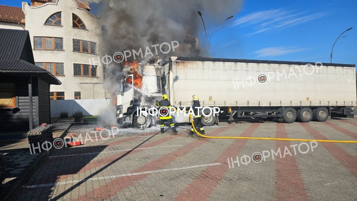 Біля АЗС на Коломийщині палала фура 1