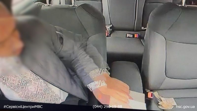 Знімок з камери в службовому авто. Фото: Головний сервісний центр МВС Знімок з камери в службовому авто. Фото: Головний сервісний центр МВС